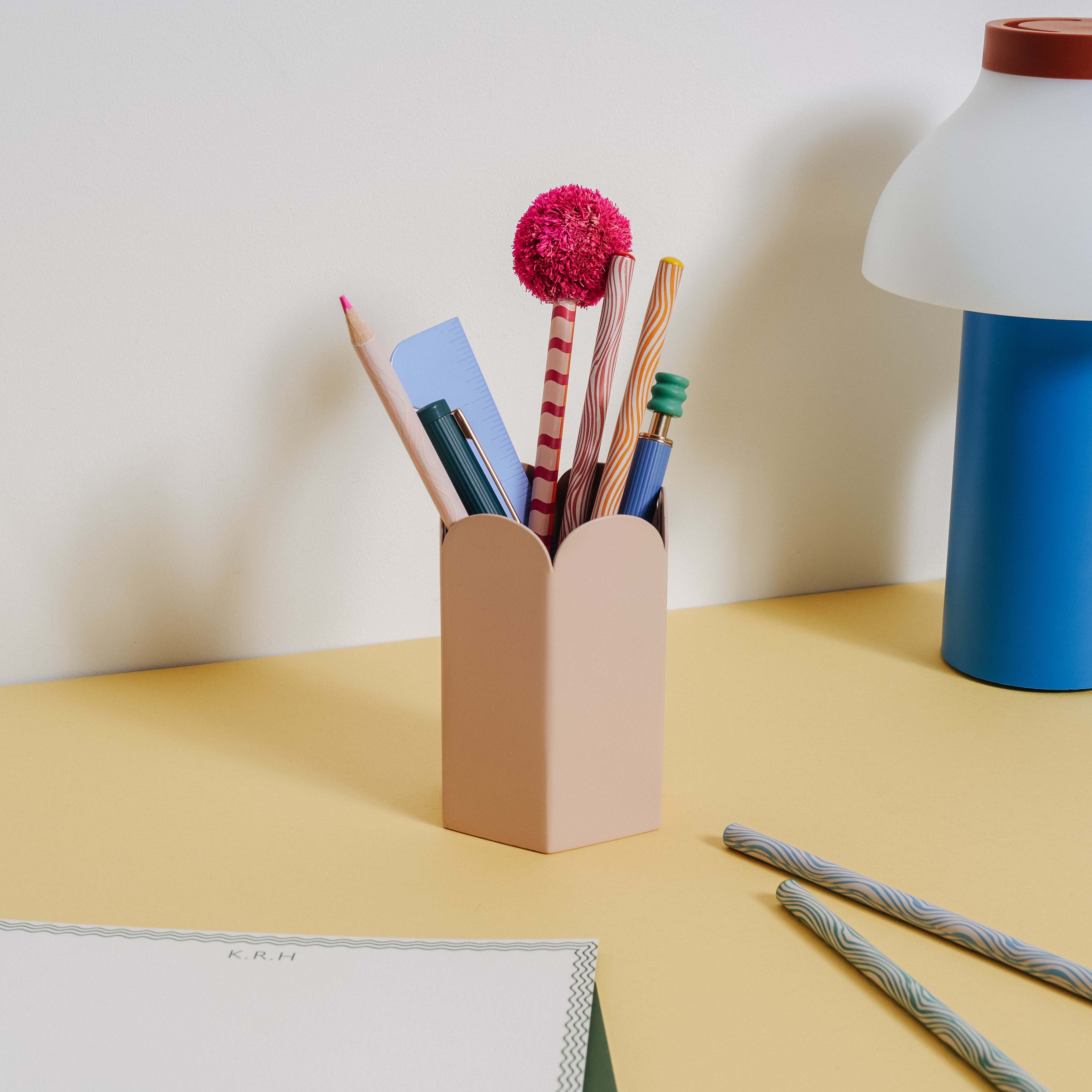 Pink Scallop Edge Pen Pot