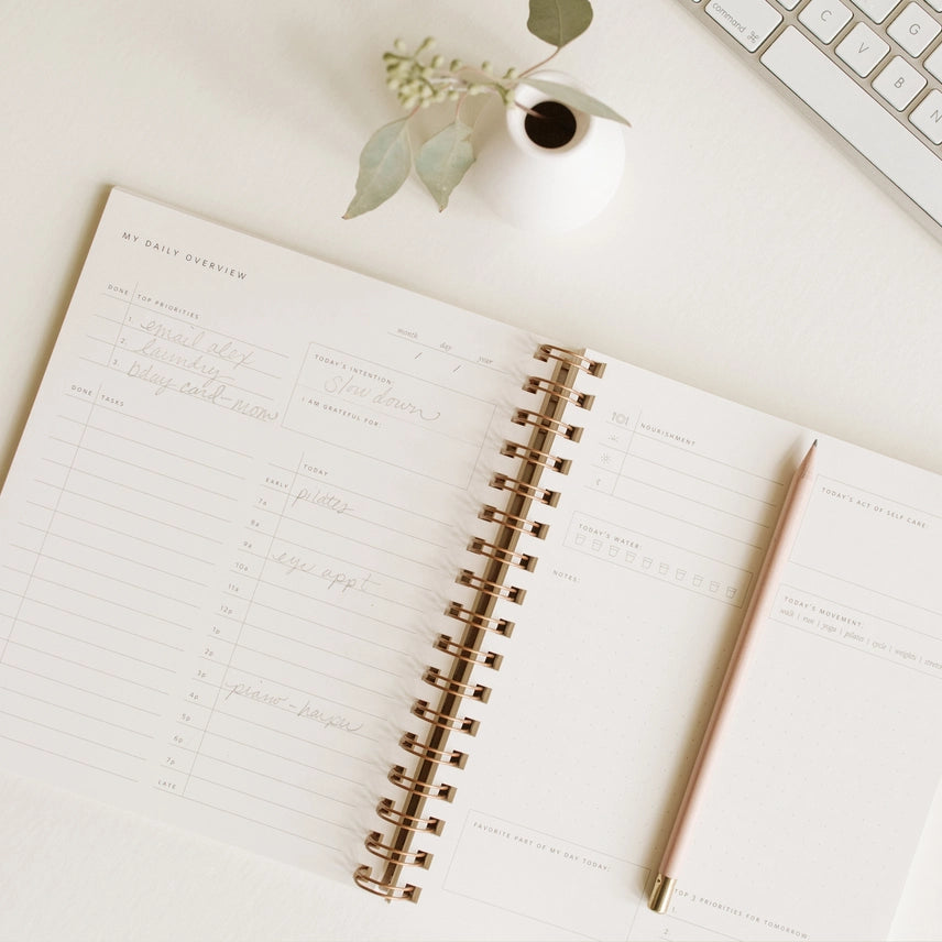 Daily Overview Planner – Red Orchard